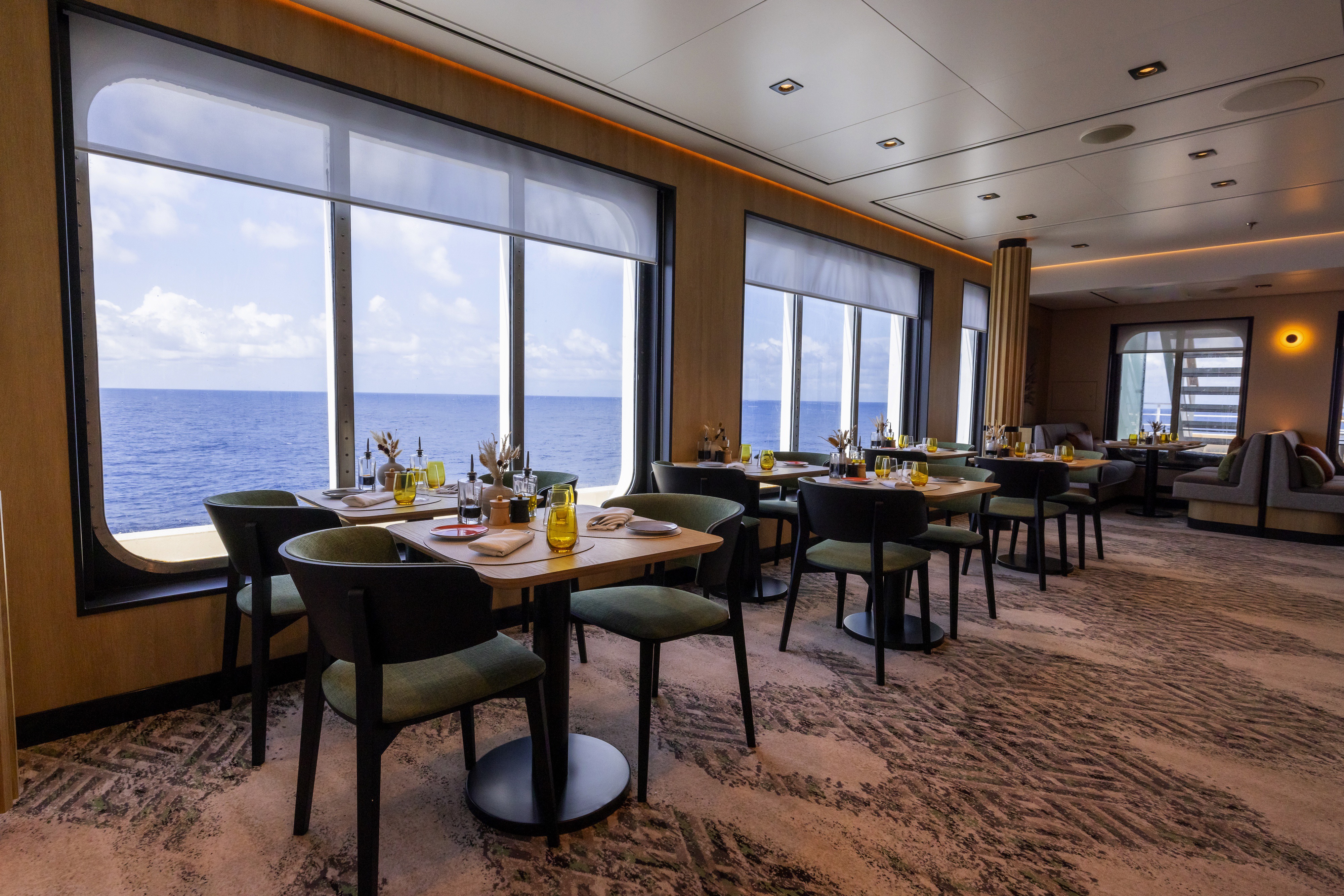 Swan Hellenic SH Vega SH Minerva Club Lounge 5.jpg